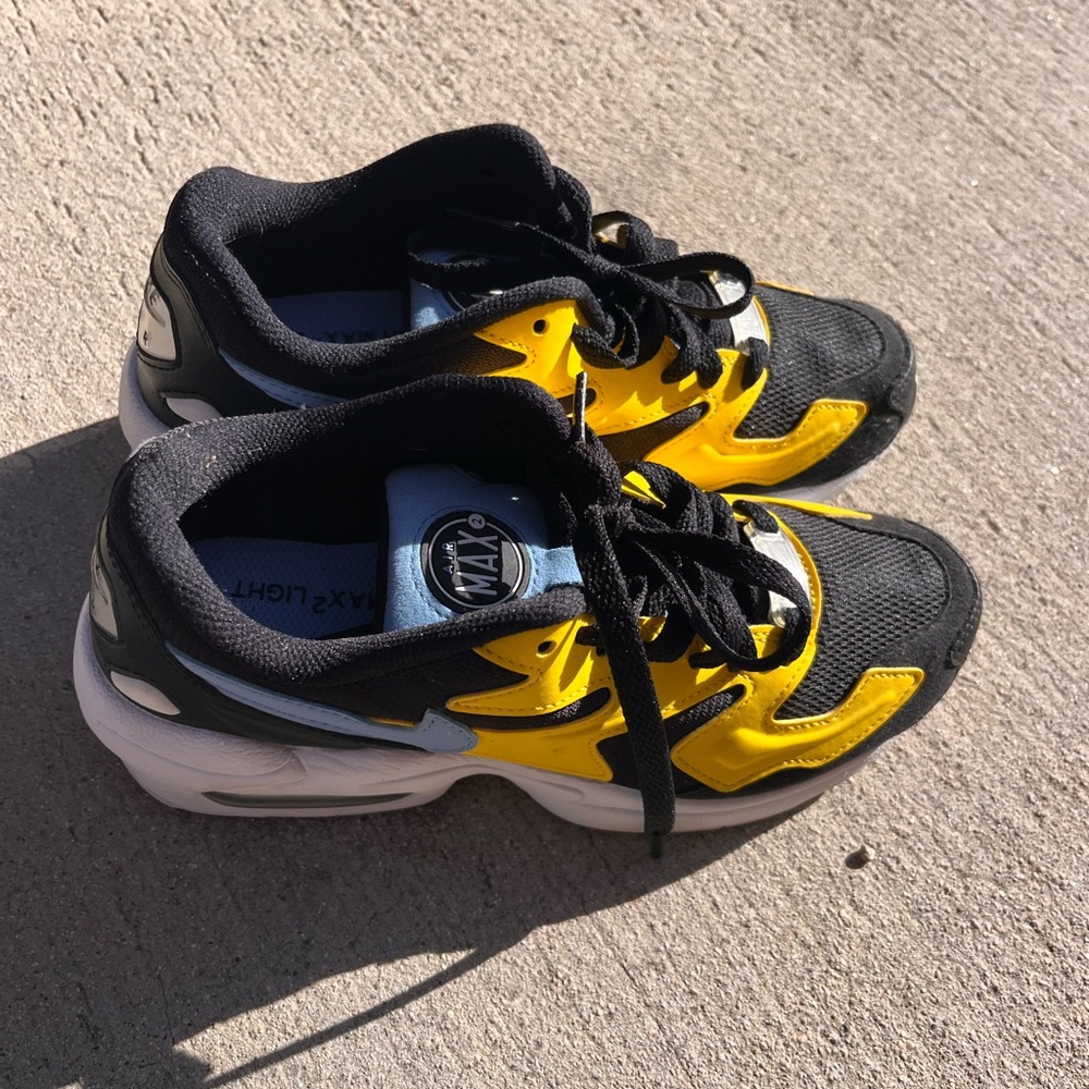 - Nike Air Max2 sneakers for women size 5.5. Yellow, light blue.